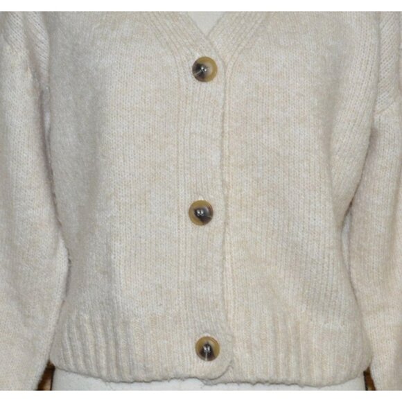 E&M Beige V-Neck Balloon Sleeve Button Up Crop Cardigan Sweater Size M Neutral - Picture 3 of 8